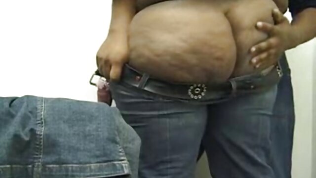 Najlepsze porno :  Pisklęta z kolei upoważniają mężczyznę do trzaskania tylnymi drzwiami darmowe mamuski Seksowne filmy porno 