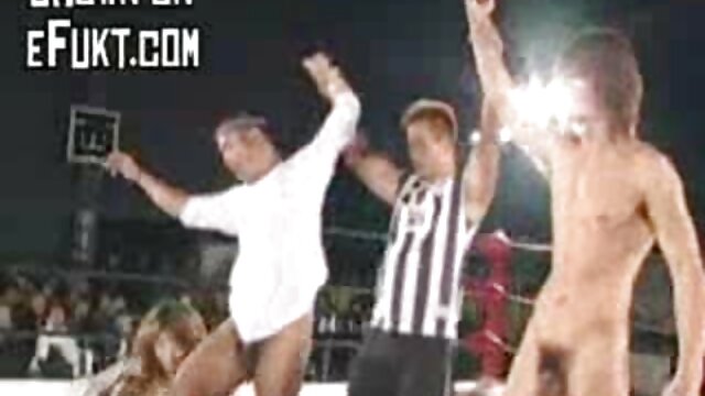 Najlepsze porno :  Dwóch darmowe mamuski dobrze wyposażonych facetów i jedna młoda blondynka w biseksualnym trójkącie Seksowne filmy porno 