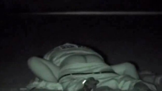 Najlepsze porno :  Blond nierządnica jest otoczona mamuśki filmy erotyczne przez trzony wielkości potwora Seksowne filmy porno 