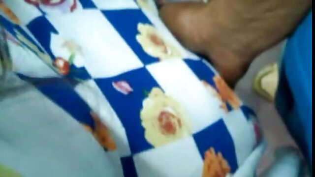 Najlepsze porno :  Napalony facet śledzi kamerą  swoją młodą laskę Seksowne filmy porno 