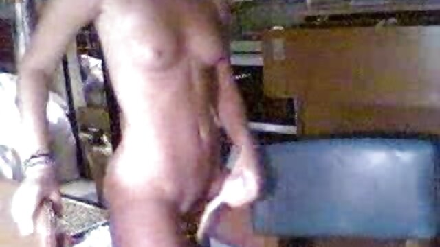 Najlepsze porno :  Po przyjściu do jego biura czworooki blondyn nie może  się nim nacieszyć Seksowne filmy porno 