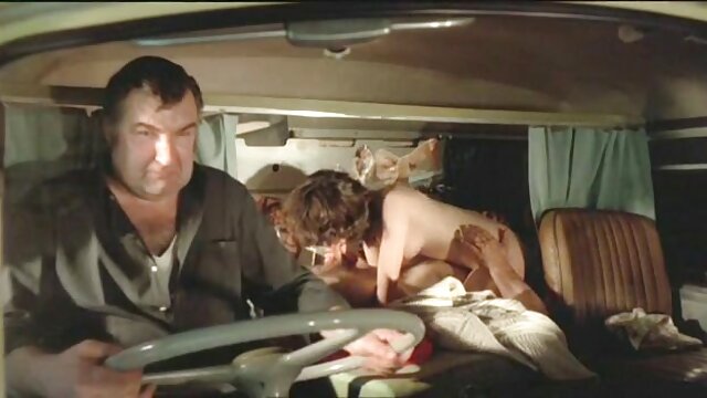 Najlepsze porno :  Ładna brunetka darmowe filmy erotyczne z mamuskami ma cipkę penetrowaną twardym kutasem Seksowne filmy porno 