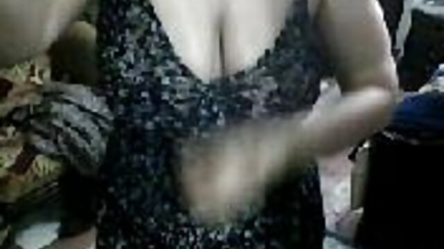 Najlepsze porno :  Zdzirowata laska jest podwójnie penetrowana podczas międzyrasowego czwórki sex mamuski za darmo Seksowne filmy porno 