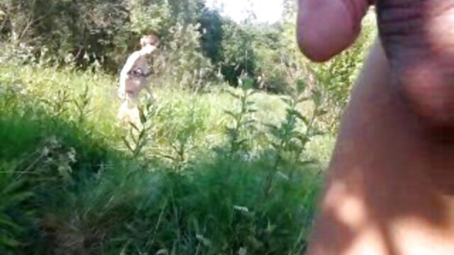 Najlepsze porno :  Młoda laska mamuskiisex z warkoczami zostaje wyruchana na stole w kuchni Seksowne filmy porno 