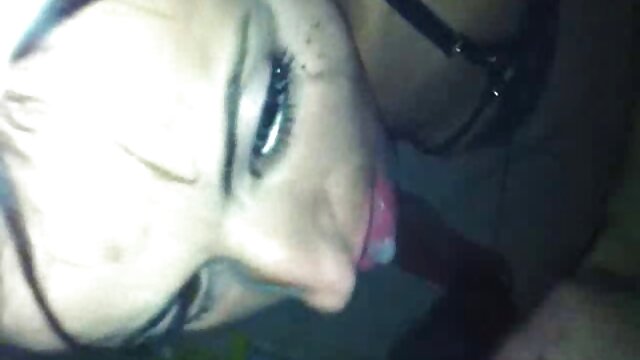 Najlepsze porno :  Szczupła nastolatka ujeżdża grubego schlonga w  domu Seksowne filmy porno 