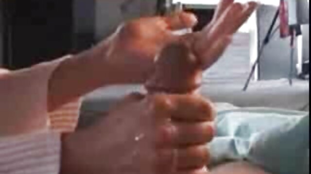 Najlepsze porno :  Dżentelmen z wielkim kutasem  rucha gorące stewardesy z rudymi włosami Seksowne filmy porno 