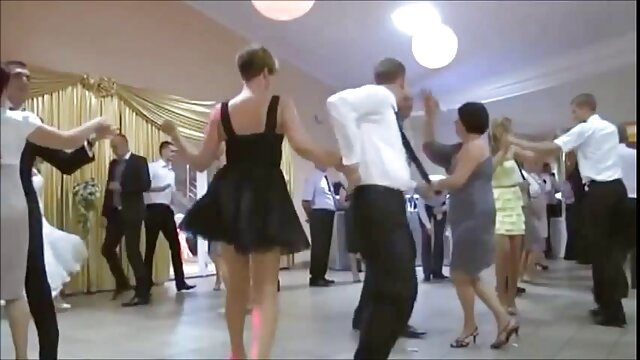 Najlepsze porno :  Krótkowłosa mamuski sex video brunetka zostaje rozerwana na strzępy przez ogiera Seksowne filmy porno 