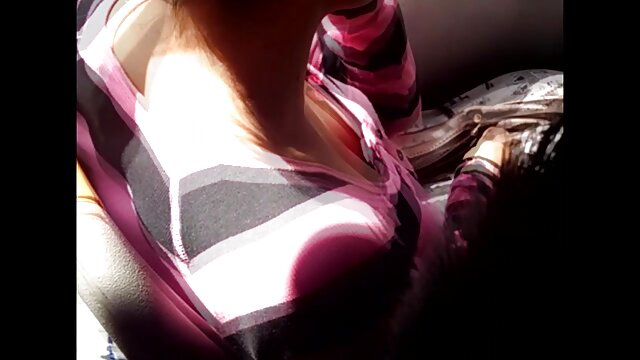 Najlepsze porno :  Brunetka hottie daje niesamowity  lodzik w samochodzie Seksowne filmy porno 