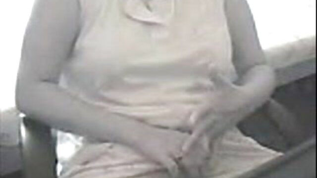 Najlepsze porno :  Uwodzicielska dziewczyna zmieniła się w mężczyznę, który sex mamuski za darmo połyka kutasa cipką Seksowne filmy porno 