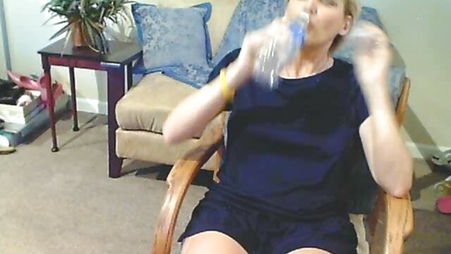 Najlepsze porno :  Seksowna Azjatka uwielbia ssać jądra swoimi pornusy z mamuskami małymi ustami Seksowne filmy porno 