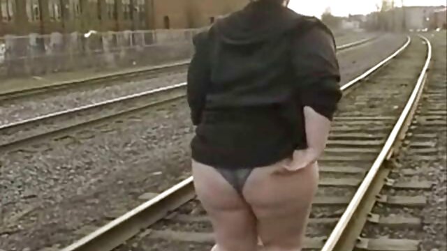 Najlepsze porno :  Dwie nastolatki dzielą się gorącym ogierem w gorącym najlepsze filmy porno z mamuskami trójkącie Seksowne filmy porno 