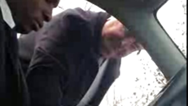 Najlepsze porno :  Nastolatka używana jak seks lalka przez dwóch facetów podwójnie ją  penetruje Seksowne filmy porno 