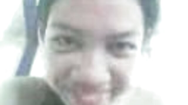 Najlepsze porno :  Wspaniała euro blondynka ma ochotę na filmy erotyczne darmowe mamuski kutasa jeżdżącego na kanapie Seksowne filmy porno 