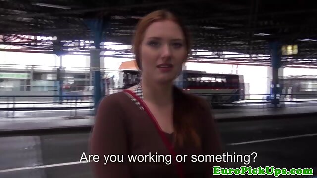 Najlepsze porno :  Węgierska laska z soczystymi naturalnymi cyckami ujeżdża kutasa na zewnątrz mamuski darmo Seksowne filmy porno 