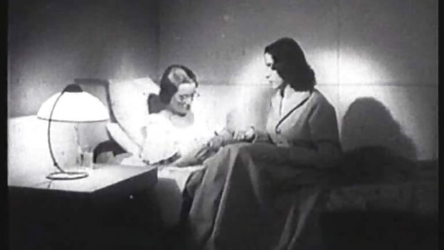 Najlepsze porno :  Agentka dotyka cipki nowicjusza, podczas gdy ona dławi  się twardym kutasem Seksowne filmy porno 