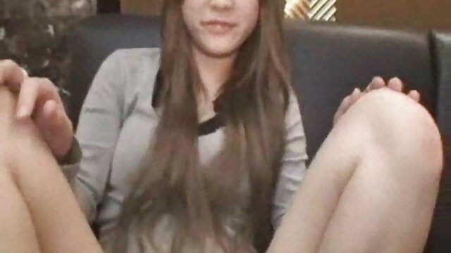 Najlepsze porno :  Nieśmiała Japonka uwielbia dwa darmowe filmy porno z mamuskami wyprostowane kutasy w pokoju hotelowym Seksowne filmy porno 